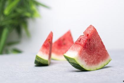 考试前梦见吃瓜,考前瓜果飘香，揭秘梦境中的神秘预兆