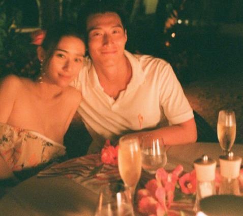 闺蜜爆料何超莲视频播放,真相究竟如何？