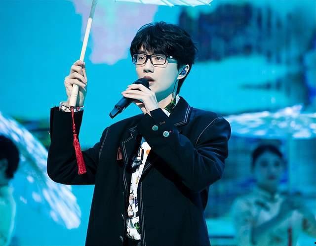 许嵩恋爱爆料视频播放,揭秘歌手背后的甜蜜故事