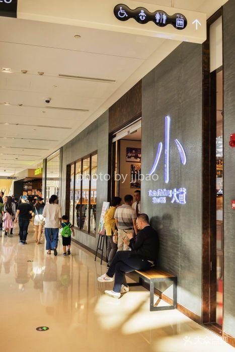 网红烤鸭店的装修风格,穿越时空的味蕾之旅