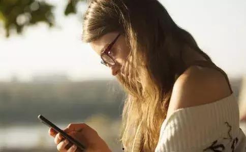 远离少妇网红小说